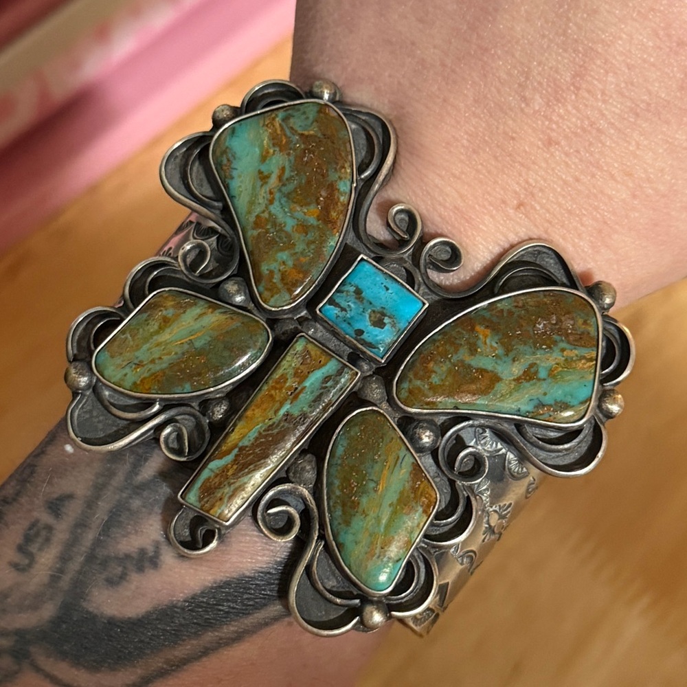 Massive Butterfly Cuff – by Juan Guerrero for Chimney Butte- Over 145 GRAMS - Picture 7 of 7